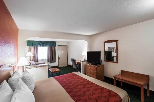 Econo Lodge Inn & Suites Memphis - image 35
