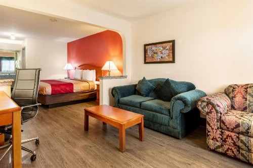 Econo Lodge Inn & Suites Memphis - image 41