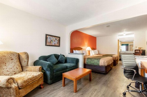 Econo Lodge Inn & Suites Memphis - image 48