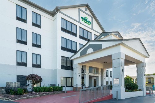 Wingate by Wyndham Memphis - image 9