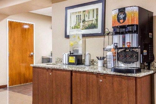 Comfort Inn & Suites Airport-American Way Memphis - image 22