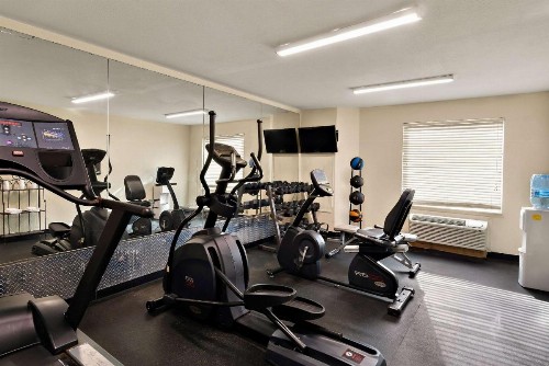 Quality Inn - image 11