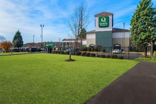 Quality Inn - image 12
