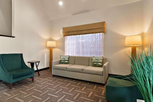Quality Inn - image 14