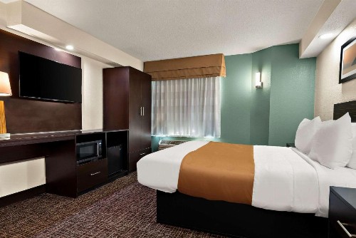Quality Inn - image 16