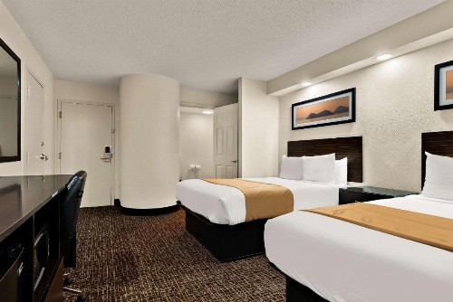 Quality Inn - image 21