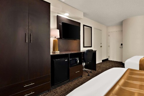 Quality Inn - image 22