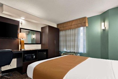 Quality Inn - image 4