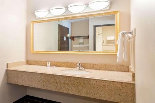 Baymont by Wyndham Memphis East - image 6