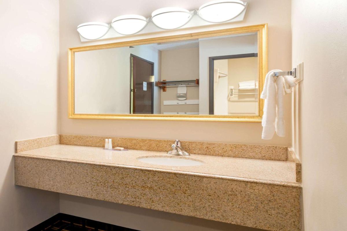 Baymont by Wyndham Memphis East - image 6