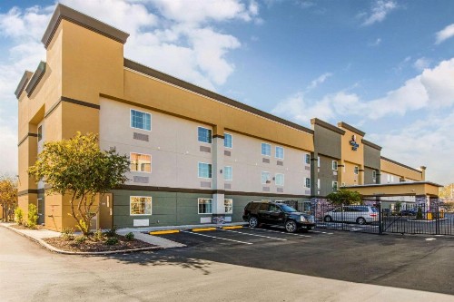Comfort Inn Airport - image 2