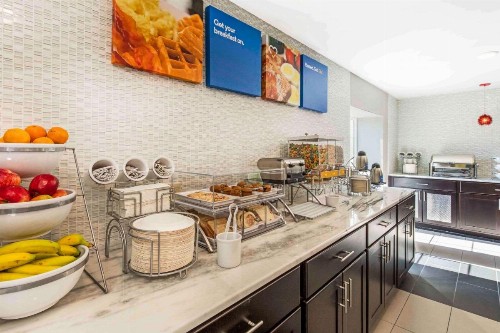 Comfort Inn Airport - image 34