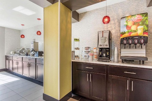 Comfort Inn Airport - image 36