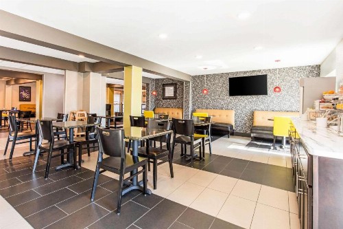 Comfort Inn Airport - image 37