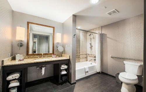 The Guest House at Graceland - image 37