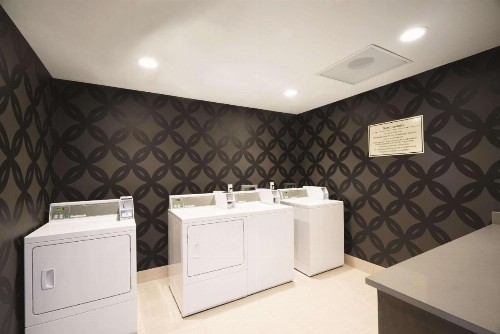 La Quinta by Wyndham Memphis Downtown - image 18