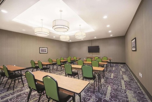 La Quinta by Wyndham Memphis Downtown - image 3