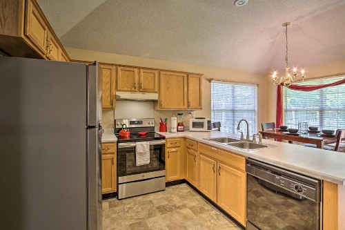 Memphis House with Yard 25 Minutes to Beale Street! - image 11