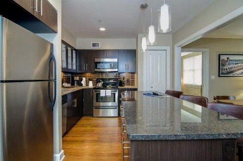 Abode Memphis - Downtown Madison Ave - image 27