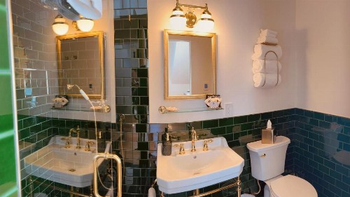 Nicholson House Inn & Spa - image 26