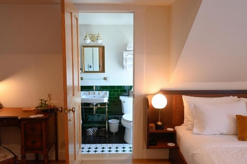 Nicholson House Inn & Spa - image 34