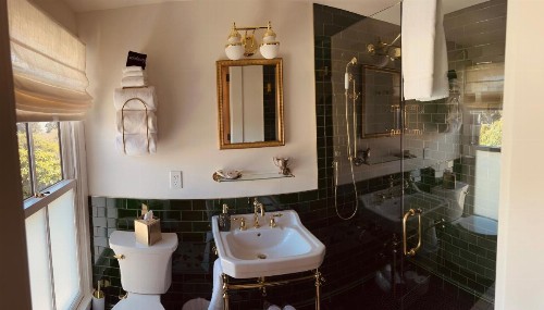 Nicholson House Inn & Spa - image 7