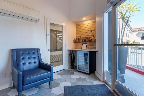 Best Western Plus Executive Suites - image 18