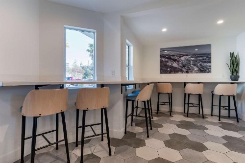 Best Western Plus Executive Suites - image 2