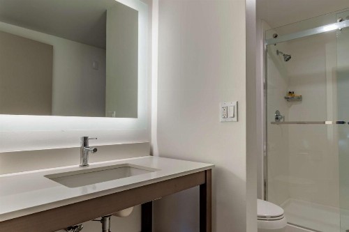 Best Western Plus Executive Suites - image 31