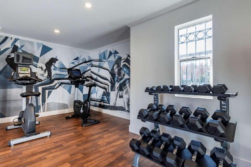 Best Western Plus Executive Suites - image 33