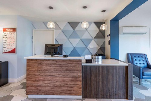 Best Western Plus Executive Suites - image 34