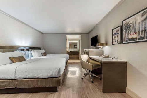 Best Western Plus Executive Suites - image 4