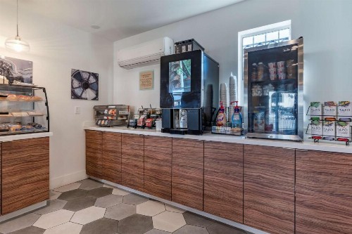 Best Western Plus Executive Suites - image 7