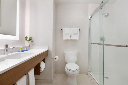 Holiday Inn Express Hotel & Suites Merced an IHG Hotel - image 10