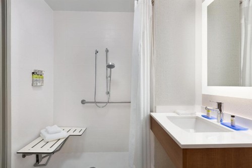 Holiday Inn Express Hotel & Suites Merced an IHG Hotel - image 18