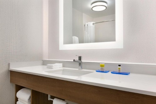 Holiday Inn Express Hotel & Suites Merced an IHG Hotel - image 4