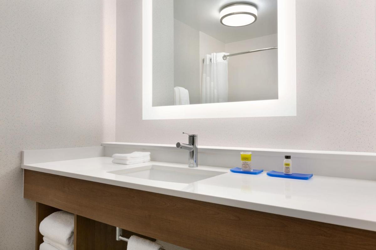 Holiday Inn Express Hotel & Suites Merced an IHG Hotel - image 4