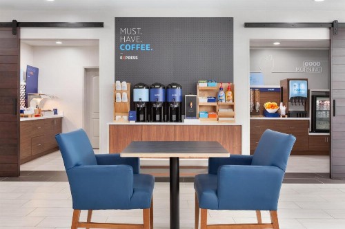 Holiday Inn Express Hotel & Suites Merced an IHG Hotel - image 8