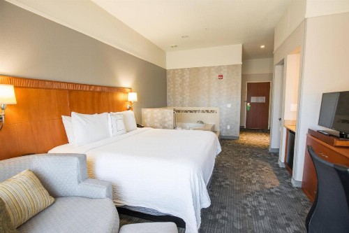 Courtyard by Marriott Merced - image 10