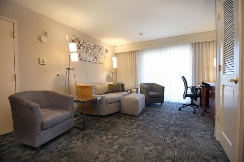 Courtyard by Marriott Merced - image 12