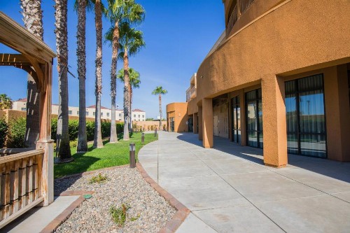 Courtyard by Marriott Merced - image 7