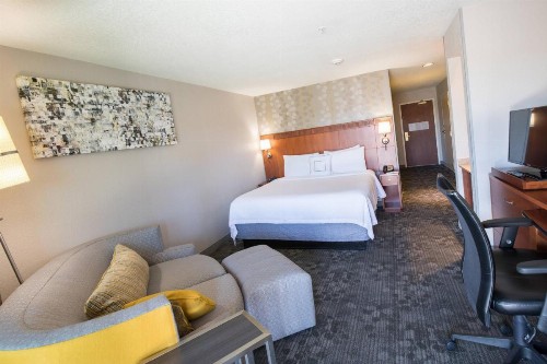 Courtyard by Marriott Merced - image 9