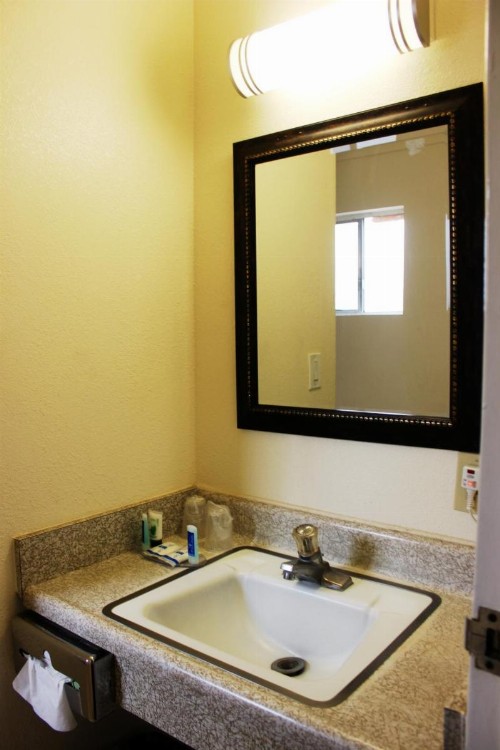 Rodeway Inn Merced - image 2