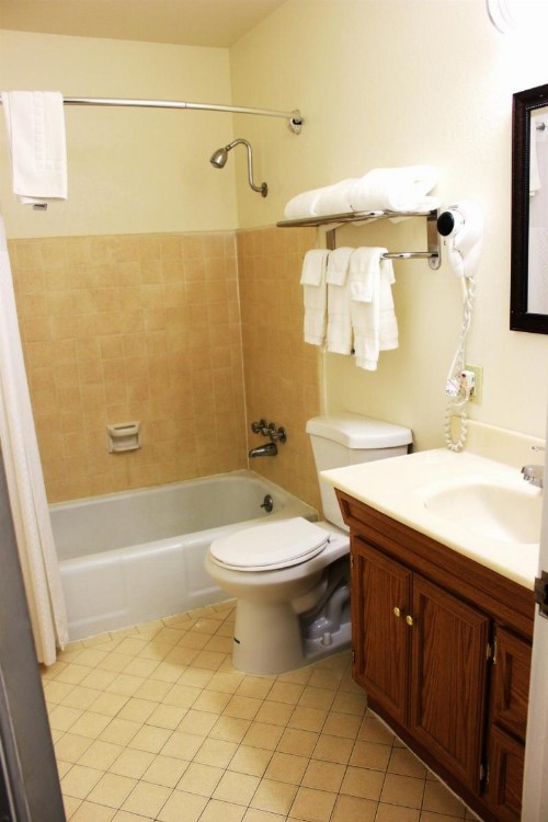 Rodeway Inn Merced - image 4