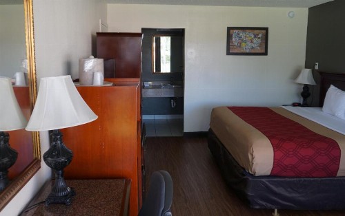 Econo Lodge Port Canaveral Area - image 11