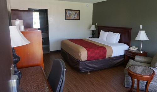 Econo Lodge Port Canaveral Area - image 13