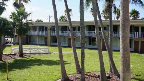 Econo Lodge Port Canaveral Area - image 36