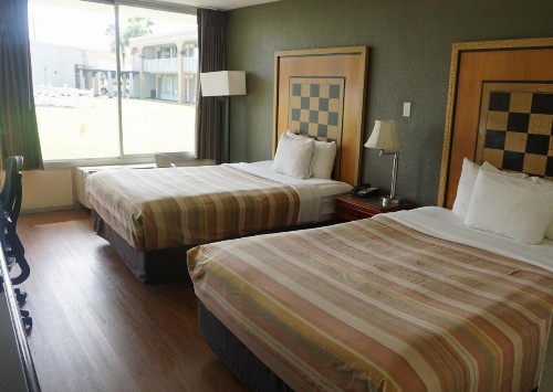 Econo Lodge Port Canaveral Area - image 7
