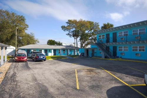 Aladdin Motel - image 11