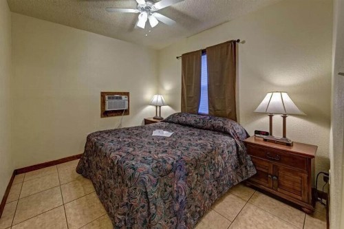 Aladdin Motel - image 14